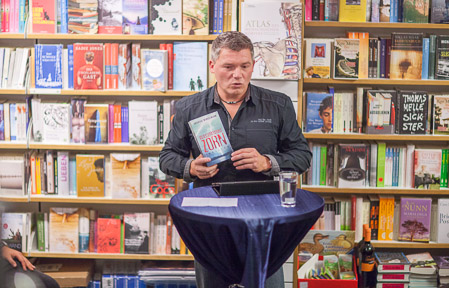 Andreas Winkelmann in der Buchhandlung Greif - Leung - Wassermanns Zorn