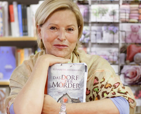 Elisabeth Herrmann in der Buchhandlung Greif - Lesung "Das Dorf der Mörder"